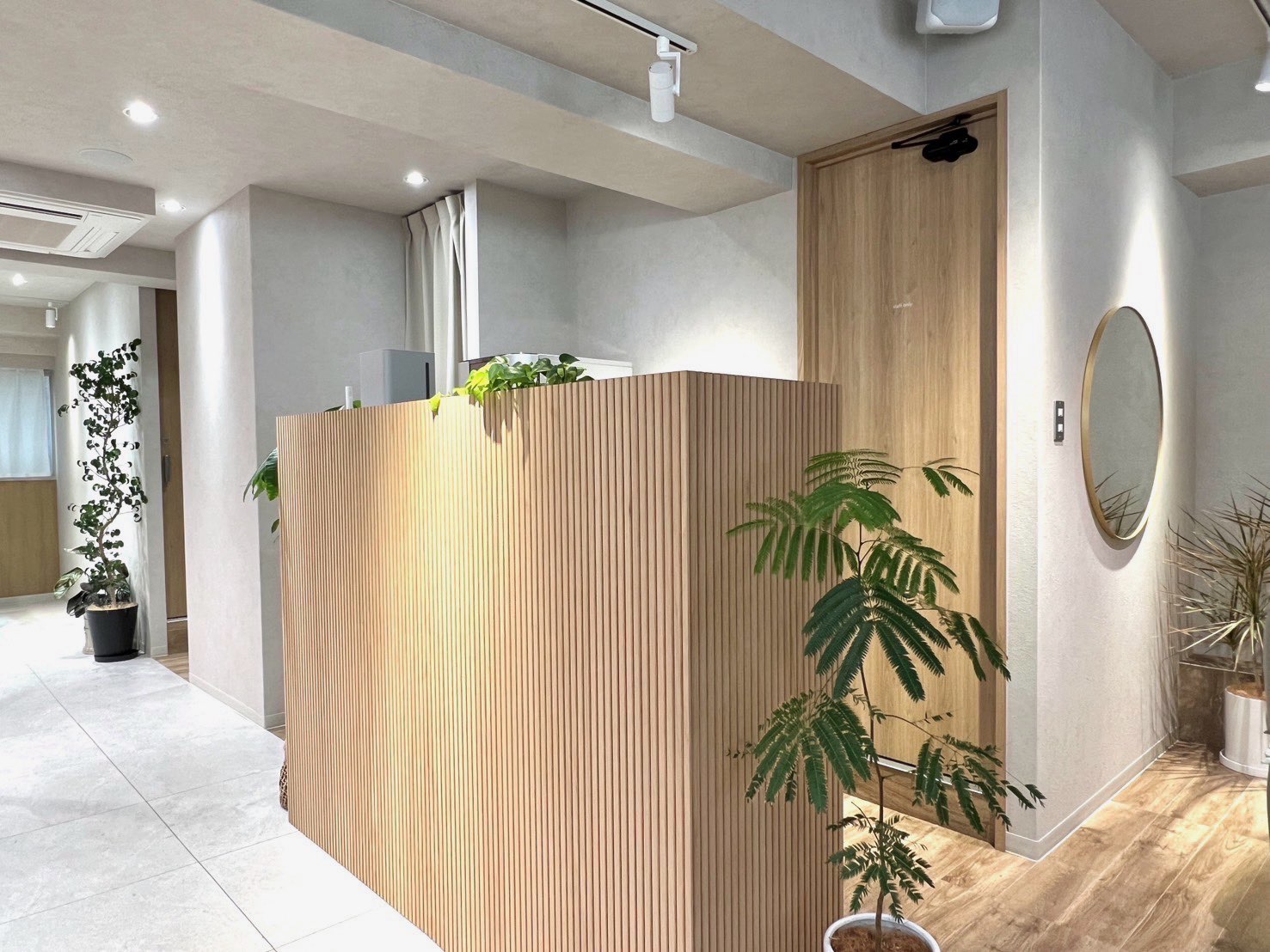 【薬院駅】≪最低保証給あり・勤務時間や日数の相談OK・平均単価1万円・基本マンツーマン接客≫大人女性を中心に多数のお客様がご来店！お客様へ提案しやすいメニューを取り揃えています！自分の時間を大切にしながら働くことができるトータルビューティーサロン「Nika beaute（ニカボーテ）」からスタイリスト（美容師）の求人☆★