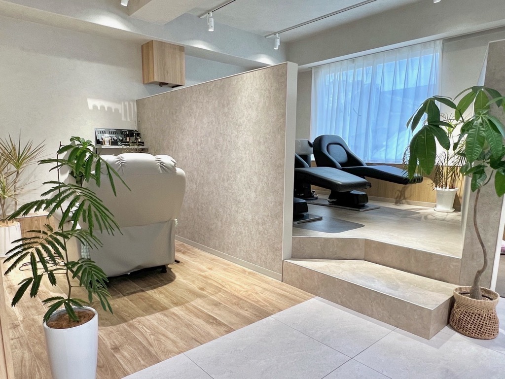 【薬院駅】≪最低保証給あり・勤務時間や日数の相談OK・平均単価1万円・基本マンツーマン接客≫大人女性を中心に多数のお客様がご来店！お客様へ提案しやすいメニューを取り揃えています！自分の時間を大切にしながら働くことができるトータルビューティーサロン「Nika beaute（ニカボーテ）」からスタイリスト（美容師）の求人☆★