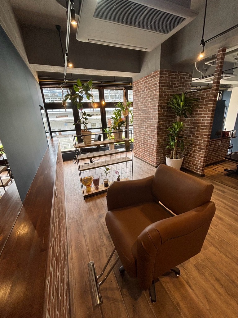 【姪浜駅】≪正社員でも休日数や勤務時間の調整OK・社会保険完備・マンツーマン施術OK・ＷワークOK・独立支援あり≫自由な働き方でプライベートもしっかり充実できます！幅広い年代のお客様に愛される少人数制のプライベートサロン「hair salon Fan（ヘアーサロンファン）」からスタイリスト（美容師）の求人☆★