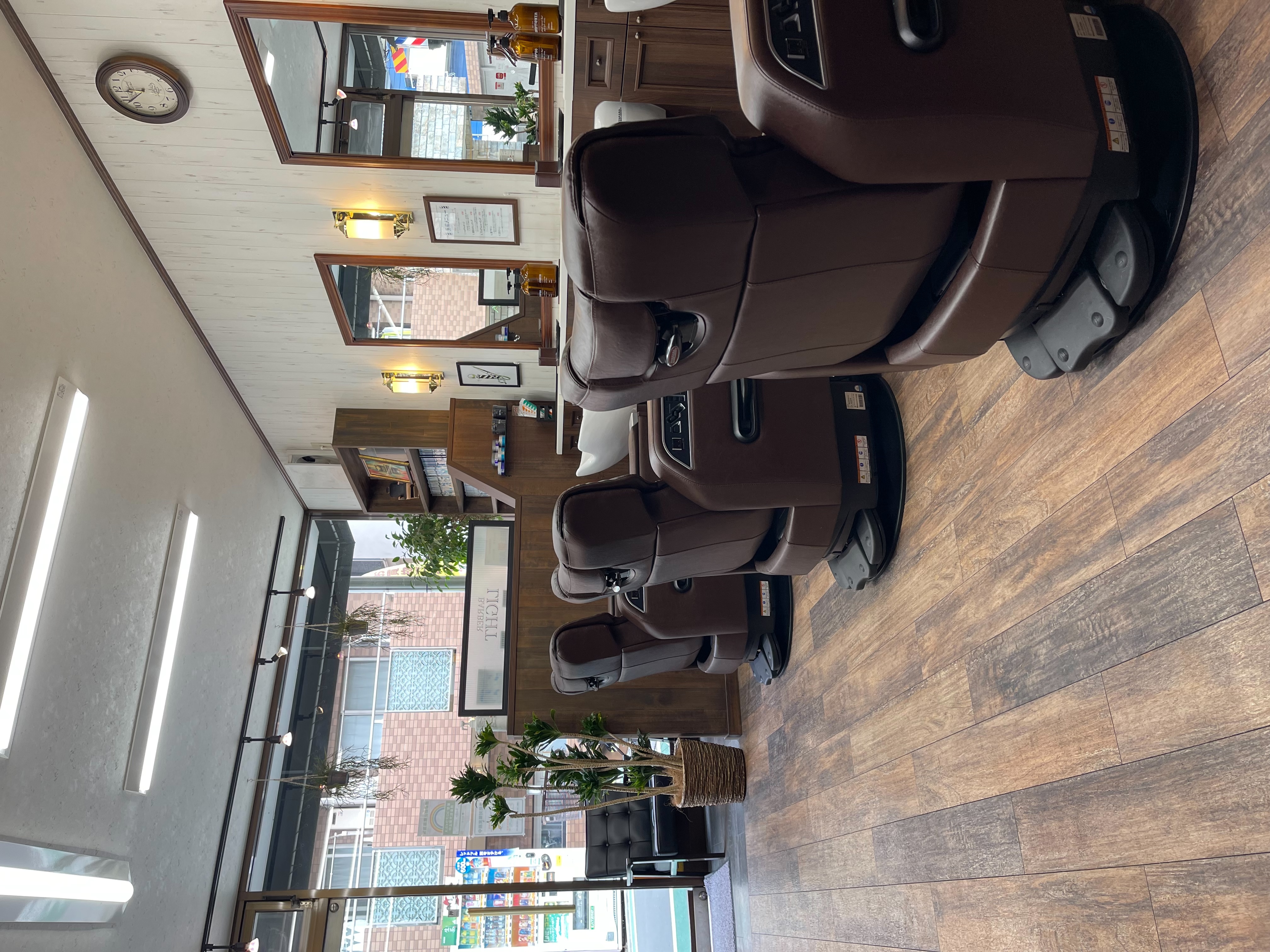 【上町】≪完全週休2日制≫≪20時までに退勤可能≫≪賞与あり≫開業から60年以上経つ老舗サロン！地域で大人気のアットホームな環境で働く事ができます！「BARBER LIGHT（バーバーライト）」から理容師（理容室）の求人☆★