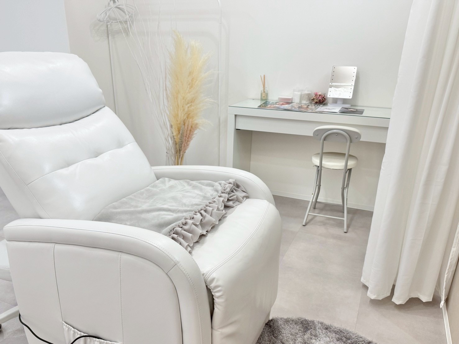 【なかもず】≪髪色・ネイル自由≫自由シフト制のためワークライフバランスをしっかりとることができます！「Rimi なかもず店（リーミナカモズテン）」からアイリスト（まつげエクステ・まつげパーマ・アイブロウ）☆☆