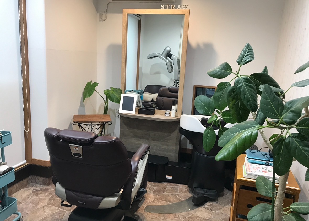 【新守山】≪月給30万円以上≫≪完全週休2日制≫≪前職の給与保証あり≫≪住宅手当あり≫メンズに特化したフェードカットやバーバースタイルが人気のサロン！メンズ施術に徹底的にこだわったおしゃれなサロンです！「STRAW HAIR（ストローヘアー）」からスタイリスト（美容師・理容師）の求人★☆