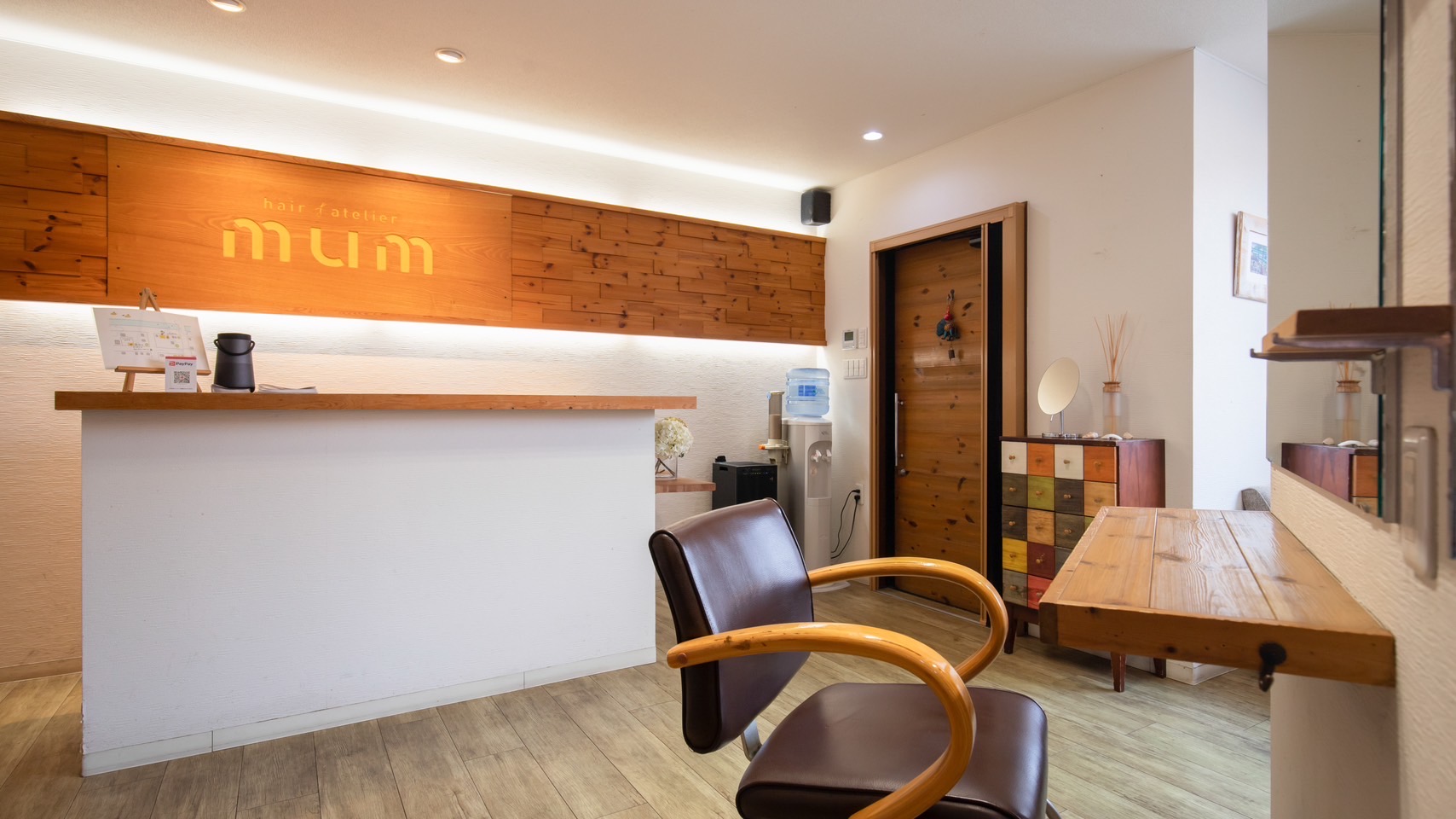 【東加古川】≪社会保険完備≫≪平均19時頃に退勤≫≪完全週休2日制≫≪日曜定休あり≫福利厚生が充実しており、デビューまでをしっかりサポート!髪質改善や白髪染めが得意なサロンです!「hair atelier mum (ヘアアトリエマム)」からアシスタント(美容師)の求人☆★☆