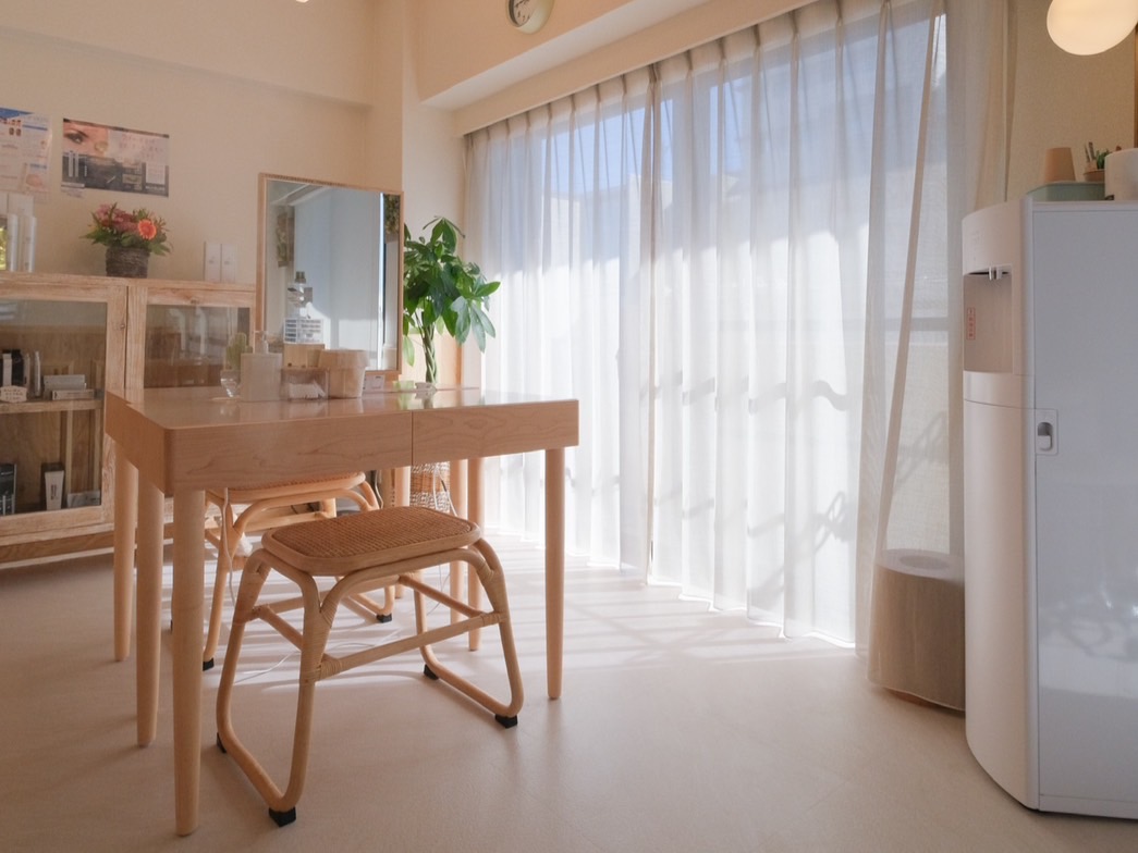 【恵比寿】≪社会保険完備≫≪月22日出勤≫≪土日休み月2回OK≫≪研修中もお給料あり≫≪髪色ネイル自由≫トレンドデザインも扱うオシャレサロン！プライベートと仕事の両立が叶う環境です！「MEIN Salon（マイン サロン）」からアイリスト（まつげエクステ・まつげパーマ・アイブロウ）の求人☆☆