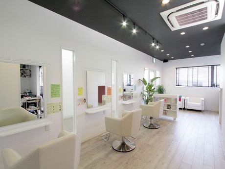 【中山寺】≪社会保険完備≫≪完全週休2日≫≪土日休みの取得可能≫≪平均19時過ぎ退勤≫ハイライトやハイトーンなど、デザインカラーが人気！単価1万円以上の高単価ヘアサロン「plego（プレゴ）」からスタイリスト（美容師）の求人☆★