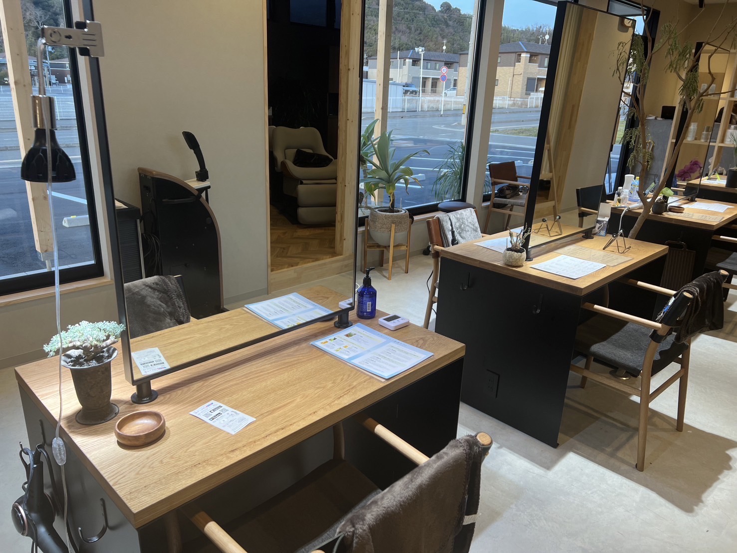 【海南駅】≪社会保険完備≫≪未経験・新卒生OK≫≪月8日休み≫≪20時までに退勤可能≫≪土日休み月1回までOK≫≪ママさんの応募歓迎≫カウンセリングブースを設け、1人1人のお客様に向き合いつづける地域密着型のサロン！「AGAVe Hair Concierge（アガヴェヘアーコンシェルジュ）」からアシスタント（美容師）の求人☆★