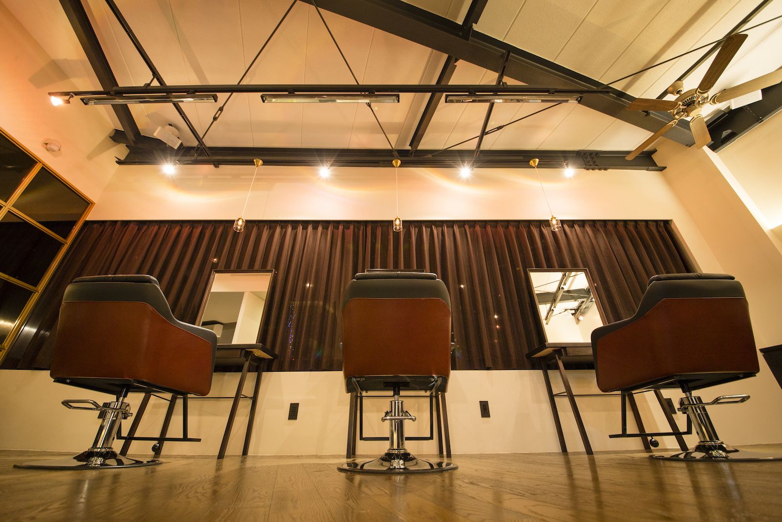 【大阪狭山市駅】≪月給20万円〜≫≪夜レッスンなし≫≪早ければ19時退勤≫≪社会保険あり≫最短1年半のデビューも可能！ずっと続けられる、働きやすいお店を目指してます！アットホームな地域密着サロン「sano（サノ）」からアシスタント（美容師）の求人☆★☆