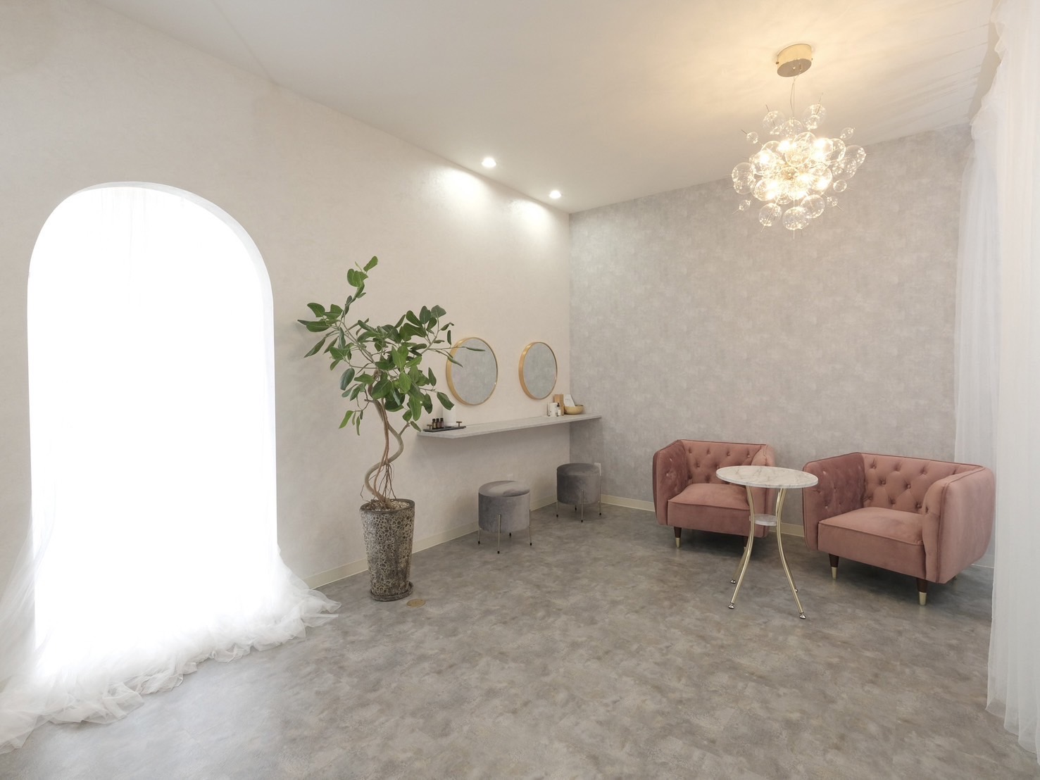 【和泉大宮】≪実働8時間≫≪日曜定休≫≪完全個室≫≪髪色・ネイル自由≫≪ママさんの応募歓迎≫離職率が低く、人間関係が良好なサロン！「 leaps nail&eyelash（リープスネイルアンドアイラッシュ）」からアイリスト（まつげエクステ・まつげパーマ・アイブロウ）の求人☆☆