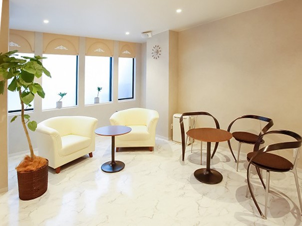 【梅田】≪社会保険完備≫≪産休育休取得実績あり≫≪家賃補助あり≫実働8時間・土日休みの取得OKなど働きやすい環境です!フェイシャル・痩身に特化したエステサロン「ESTHE STATION 梅田本店(エステステーションウメダホンテン)」からエステティシャンの求人☆★