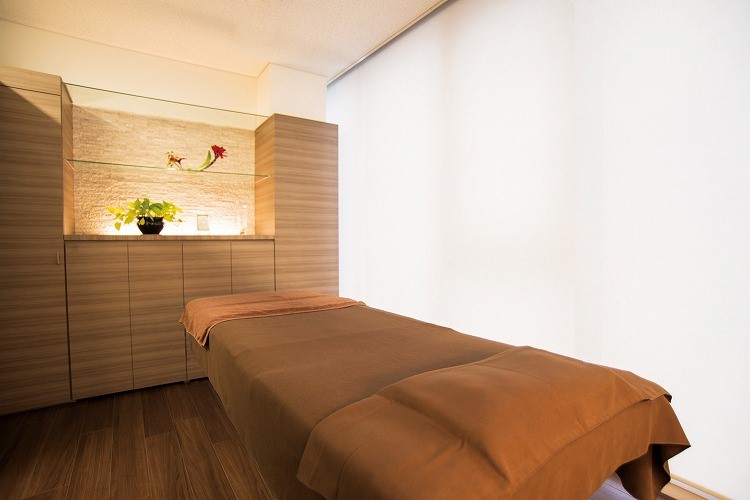 【心斎橋】≪産休育休取得実績あり≫≪社会保険完備≫≪家賃補助あり≫実働8時間・土日休みの取得など柔軟に対応OK！ハンド技術に特化したエステサロン「ESTHE STATION ReBorn（エステステーションリボーン）」からエステティシャンの求人☆★