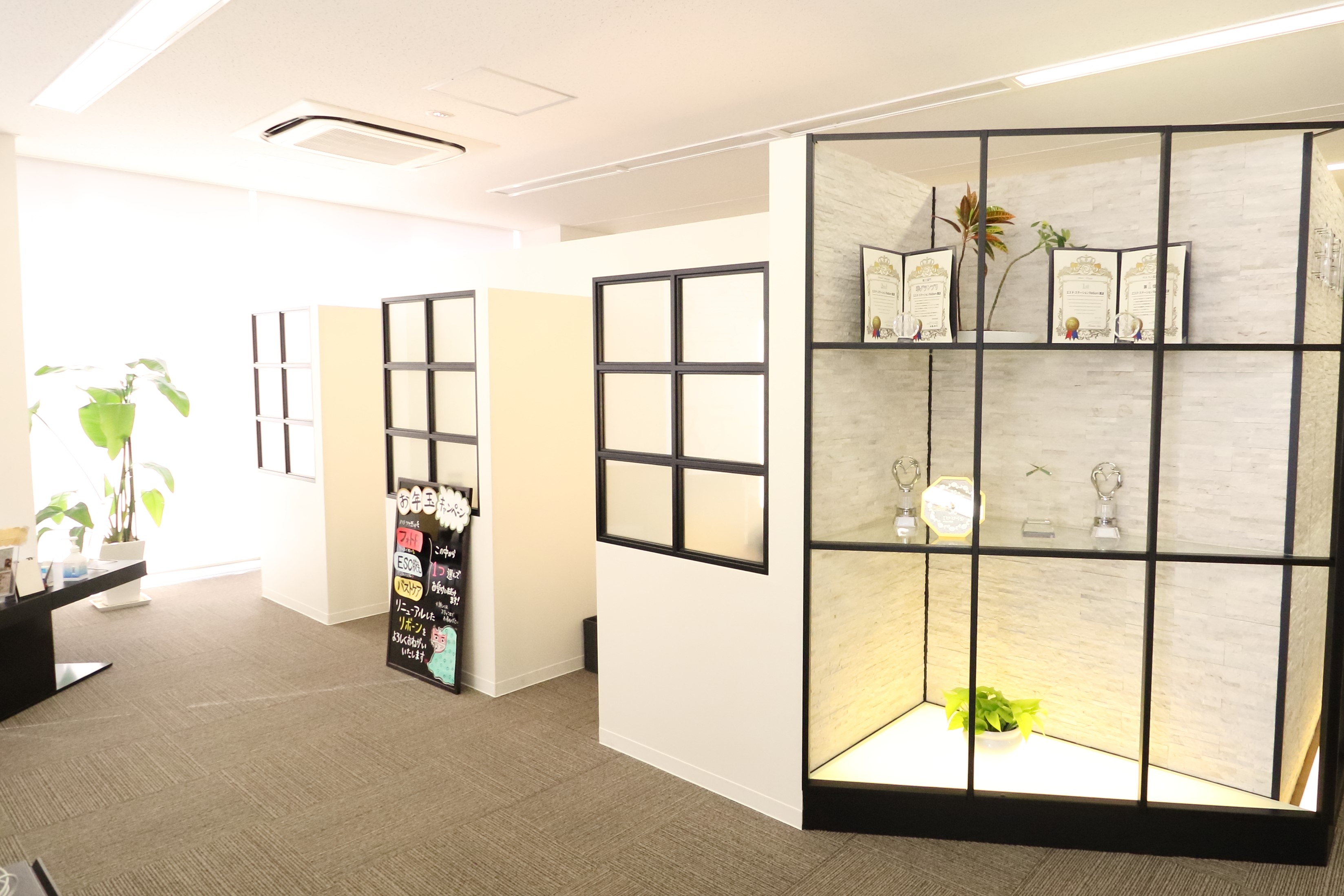 【心斎橋】≪産休育休取得実績あり≫≪社会保険完備≫≪家賃補助あり≫実働8時間・土日休みの取得など柔軟に対応OK！ハンド技術に特化したエステサロン「ESTHE STATION ReBorn（エステステーションリボーン）」からエステティシャンの求人☆★