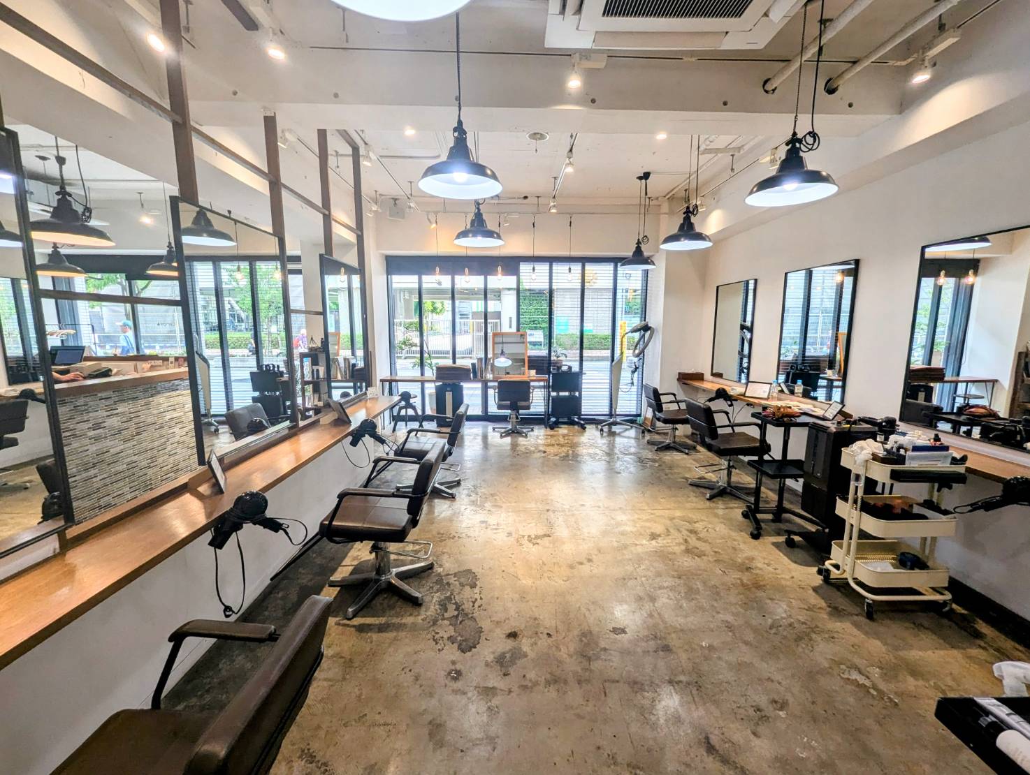 【錦糸町】≪営業中にレッスン実施！≫≪客単価10000円以上≫≪土日休みOK≫≪社会保険完備≫高いお客様満足度で高リピート率を実現！スタッフが心から楽しめることを目標にした地域密着サロン「hair design atelier Camps（ヘアデザインアトリエキャンプス）」からアシスタント（美容師）の求人☆★