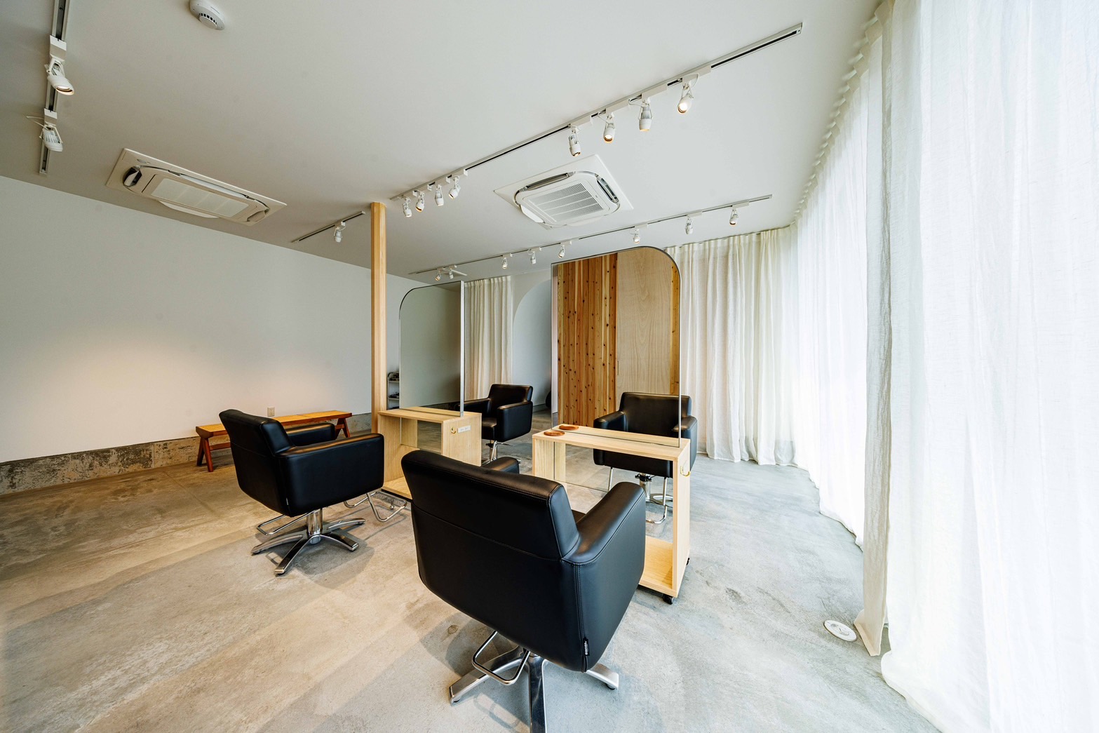 【光明池】≪未経験・新卒生≫≪営業時間内レッスンOK≫≪完全週休2日制≫≪客単価1万円以上≫≪土日休みOK≫カフェ併設の新しいスタイルのサロン！営業時間内にマンツーマンレッスン！「lit hair（リットヘアー）」からアシスタント（美容師）の求人★☆