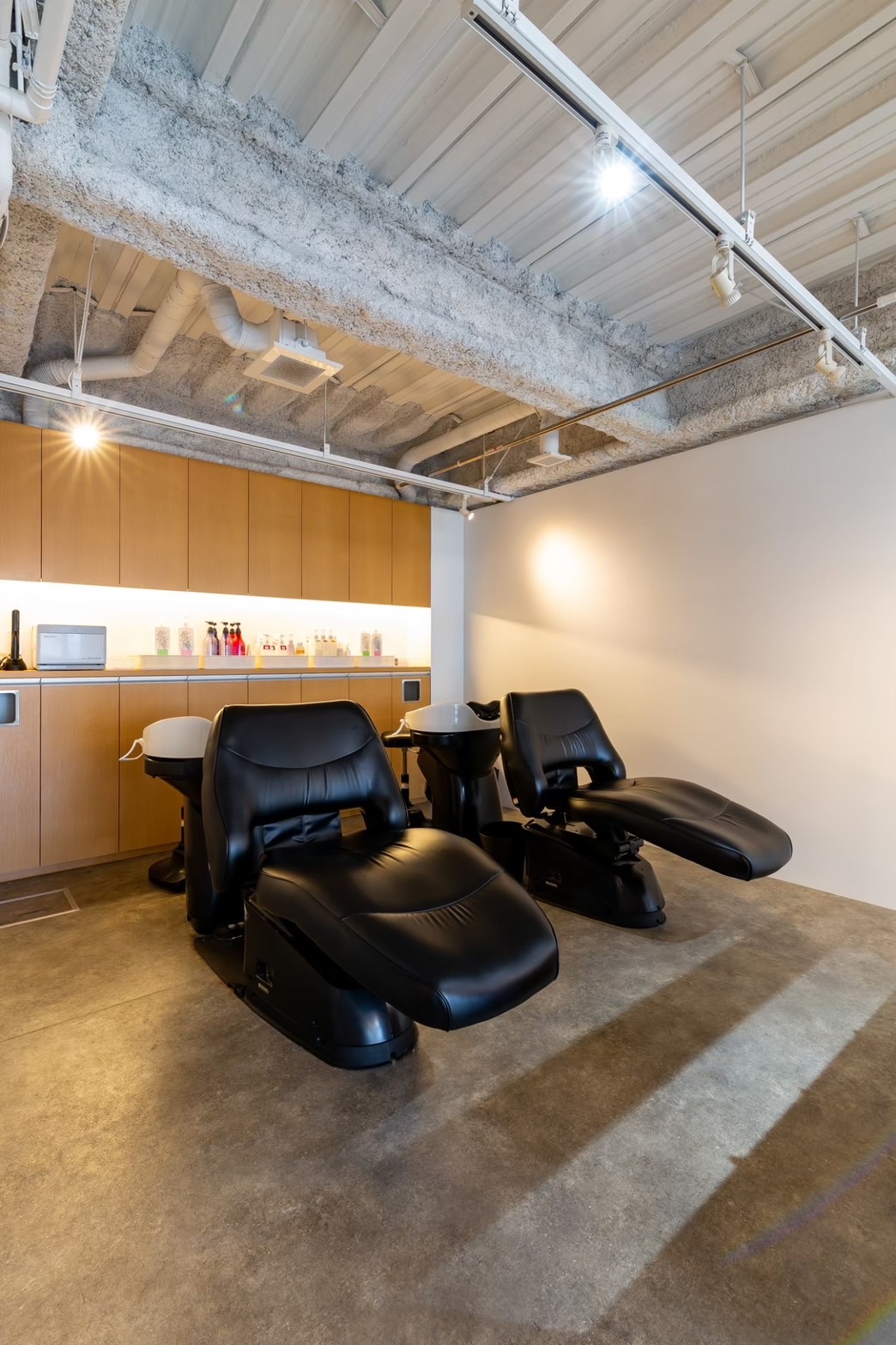 【勾当台公園】≪社会保険完備・完全マンツーマンサロン・フレックスタイム制・ヘルプなし・月8,9日休み・土日休みOK・週1日～勤務OK≫自分に合った働き方ができて、プライベートと仕事を両立することができますよ！一人ひとりのお客様に馴染ませるナチュラルなスタイルが得意なサロン「lelu（レル）」からスタイリスト（美容師）の求人☆★