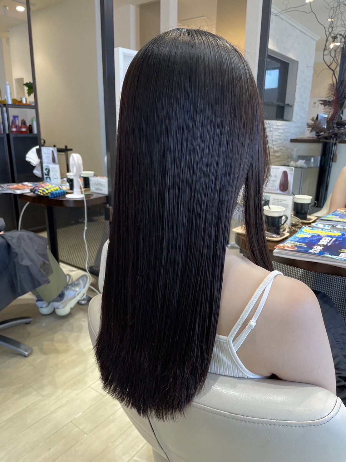 【原】≪20時までに退勤可能・社会保険完備・週3日～、16時までの勤務OK≫髪質改善とハイライトが人気！幅広い年代のお客様に愛され続けている地域密着型のサロン「FOUR PLACE（フォープレイス）」からスタイリスト（美容師）の求人☆★