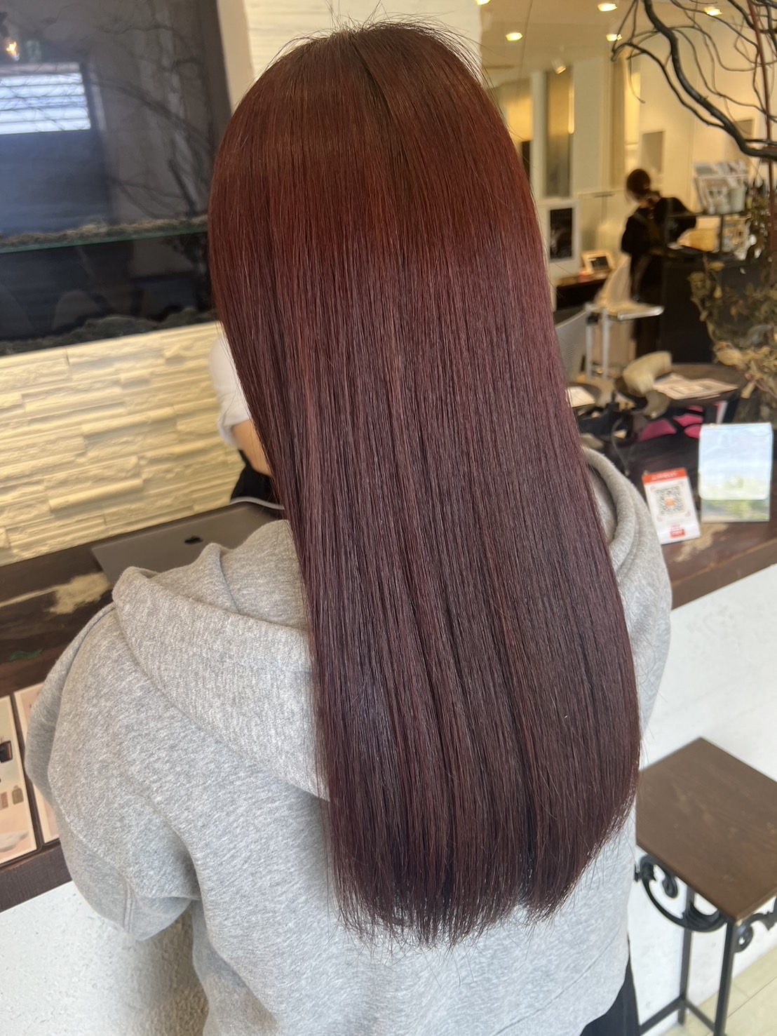 【原】≪20時までに退勤可能・社会保険完備・週3日～、16時までの勤務OK≫髪質改善とハイライトが人気！幅広い年代のお客様に愛され続けている地域密着型のサロン「FOUR PLACE（フォープレイス）」からスタイリスト（美容師）の求人☆★