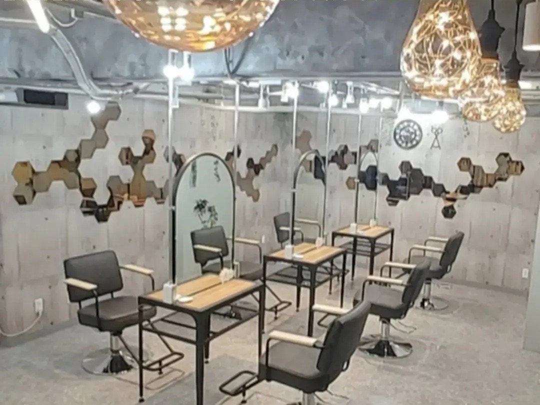 【町田駅】≪新規入客チャンス多数あり≫≪ずっと最低保障給30～40万円≫≪土日祝休み、連休の取得可能≫≪最低保証給あり≫色とりどりのハイトーンが大人気のカラー特化サロン！新規の入客が多いため、既存の顧客がいなくても安心して入客出来る！サポート体制も整っている環境です！「PALETTE 町田店（パレットマチダテン）」からスタイリスト（美容師）の求人☆★☆