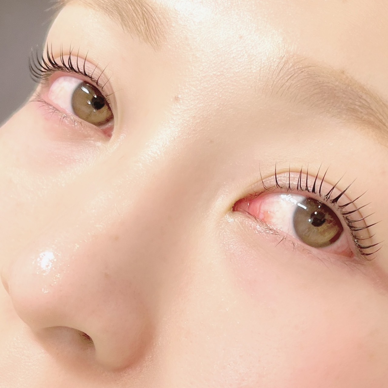 【高宮駅】≪未経験OK・無料のスクール制度あり・研修中も給与あり・社会保険完備・20時迄に退勤可能≫無料のスクール制度があるため未経験の方も安心して働くことができます！幅広い年代のお客様から愛されるアイラッシュサロン「BK-EYELASH 高宮（ビーケーアイラッシュタカミヤ）」からアイリスト（まつげエクステ・まつげパーマ・アイブロウ）の求人☆☆