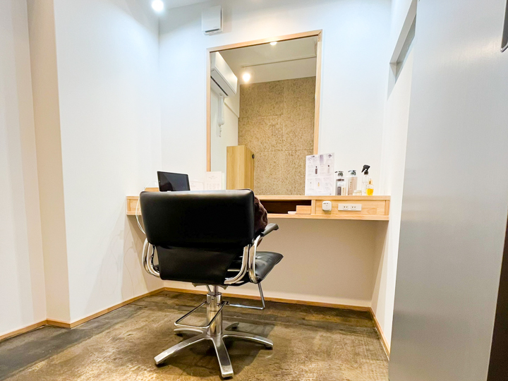 【豊中】≪フレックスタイム制≫≪月10~12日休み≫≪土日休み、連休OK≫≪産休育休実績あり≫≪スタイリストオンリーサロン≫自分のペースで働きながら稼げる環境が整っています!マンツーマン接客の高単価サロンです!「素髪計画 豊中店(スガミケイカクトヨナカテン)」からスタイリスト(美容師)の求人☆★☆