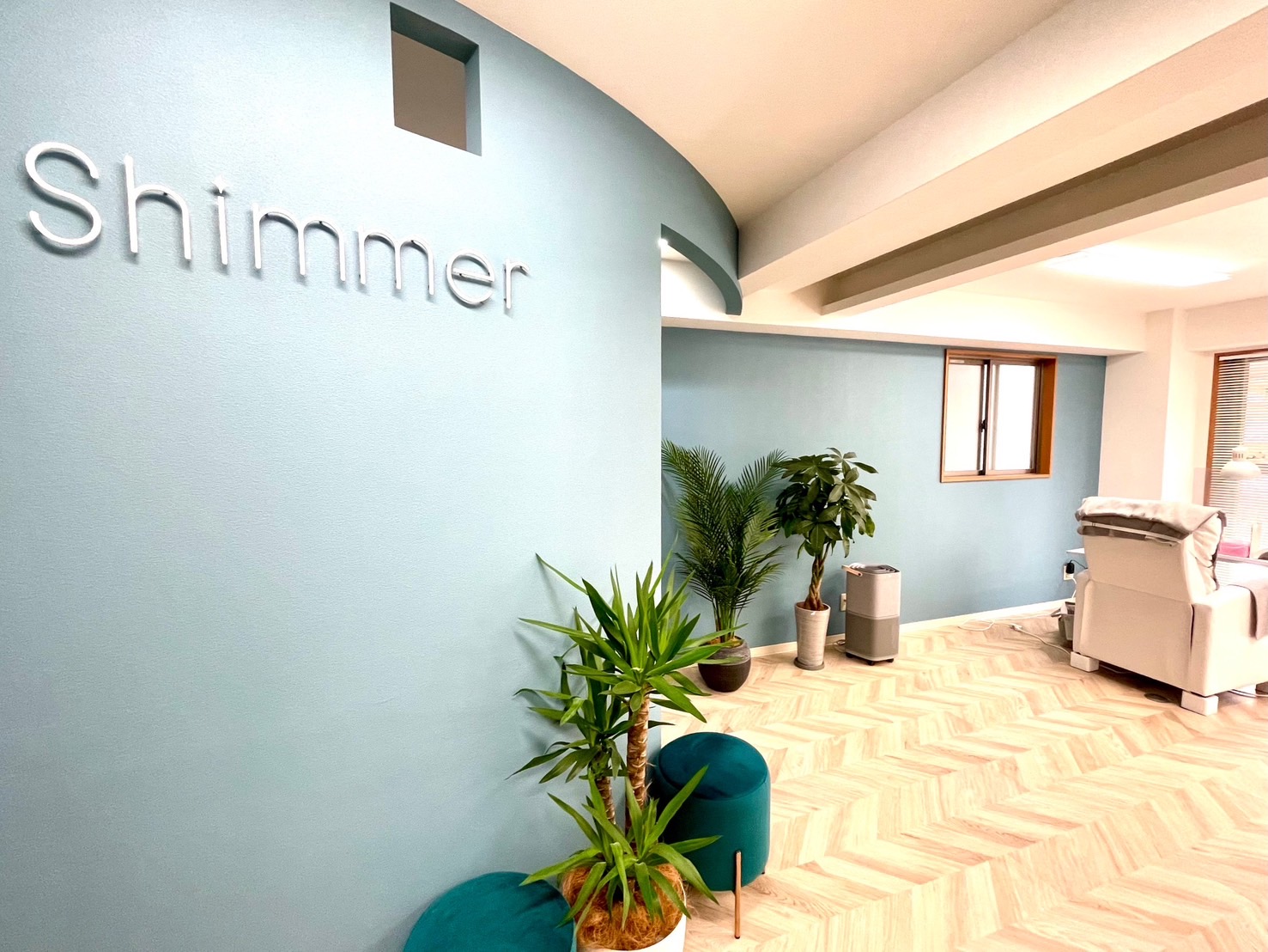 【五反田】≪ネイリスト検定2級以上お持ちの方の募集≫≪未経験・新卒生OK≫≪時給最大1800円≫≪社会保険完備≫≪週3日、1日6時間～OK≫≪土日休みOK≫≪モデル集めサポートあり≫丁寧な接客と持ちの良さが人気のパラジェル取扱サロン！未経験からでもしっかり研修を受け、人気ネイリストを目指せます！「Shimmer（シマー）」からネイリスト（ネイル）の求人☆☆