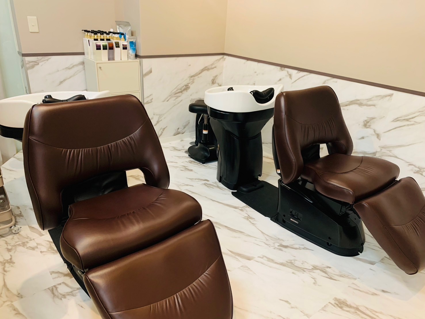 【小牧駅】◆社会保険完備・産休育休実績あり◆スタイリストオンリーサロンのため、お客様への入客は完全マンツーマン！ミーティングや朝礼終礼無しでプライベートも予定が立てやすい！お客様に寄り添ったスタイル提供が自慢の「Le cheri（ルシェリ）」からスタイリスト（美容師）の求人☆★☆