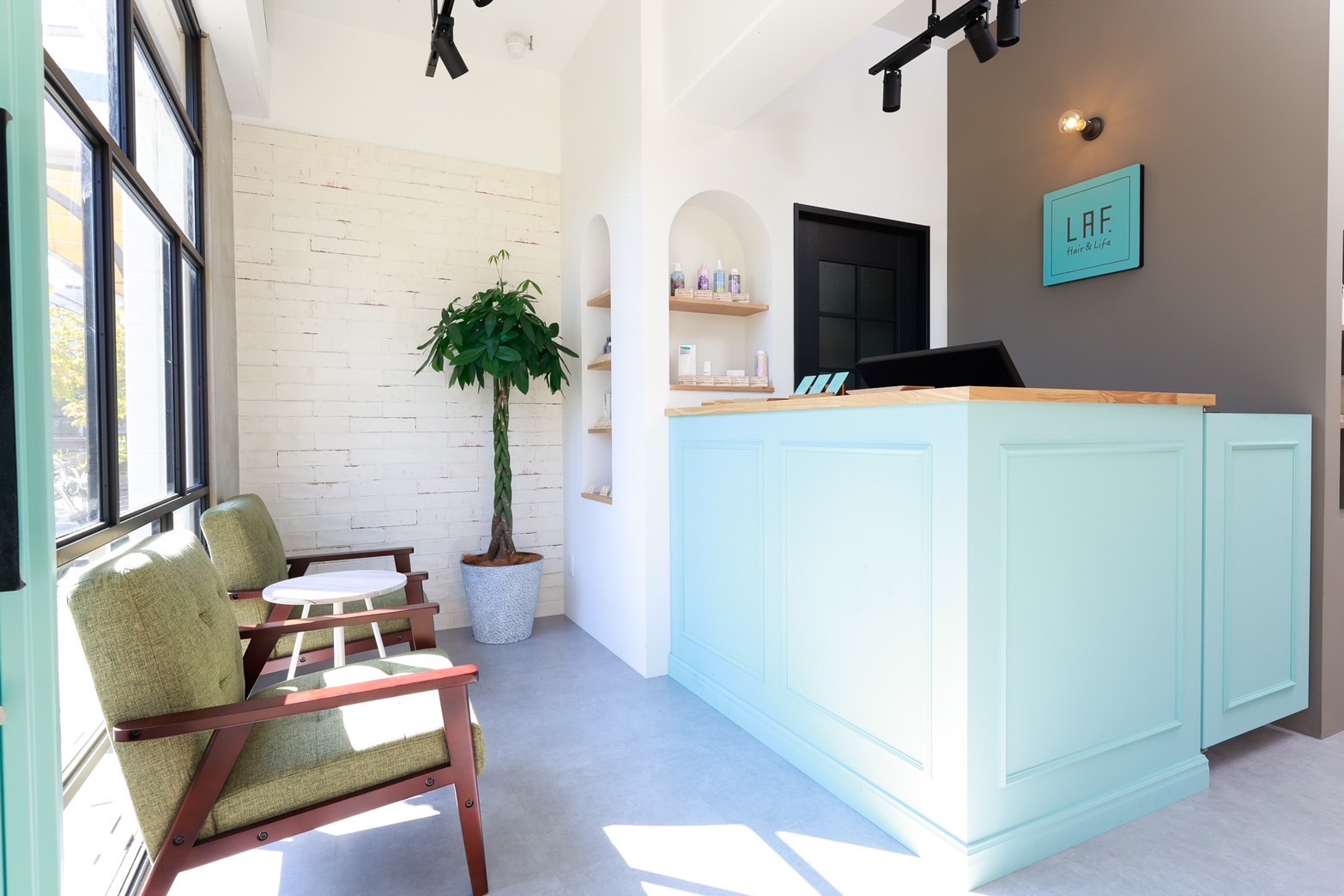 【所沢駅】≪土日祝休みOK≫≪社会保険完備≫≪月8～10日休み≫≪ママさん美容師の方歓迎≫≪20時までに退勤可能≫≪住宅手当あり≫お休みが多く、仕事とプライベートの両立が可能！スタッフの働きやすさを重視しています！「LAF.Hair&Life 所沢西口店（ラフヘアーアンドライフトコロザワニシグチテン）」からスタイリスト（美容師）の求人☆★