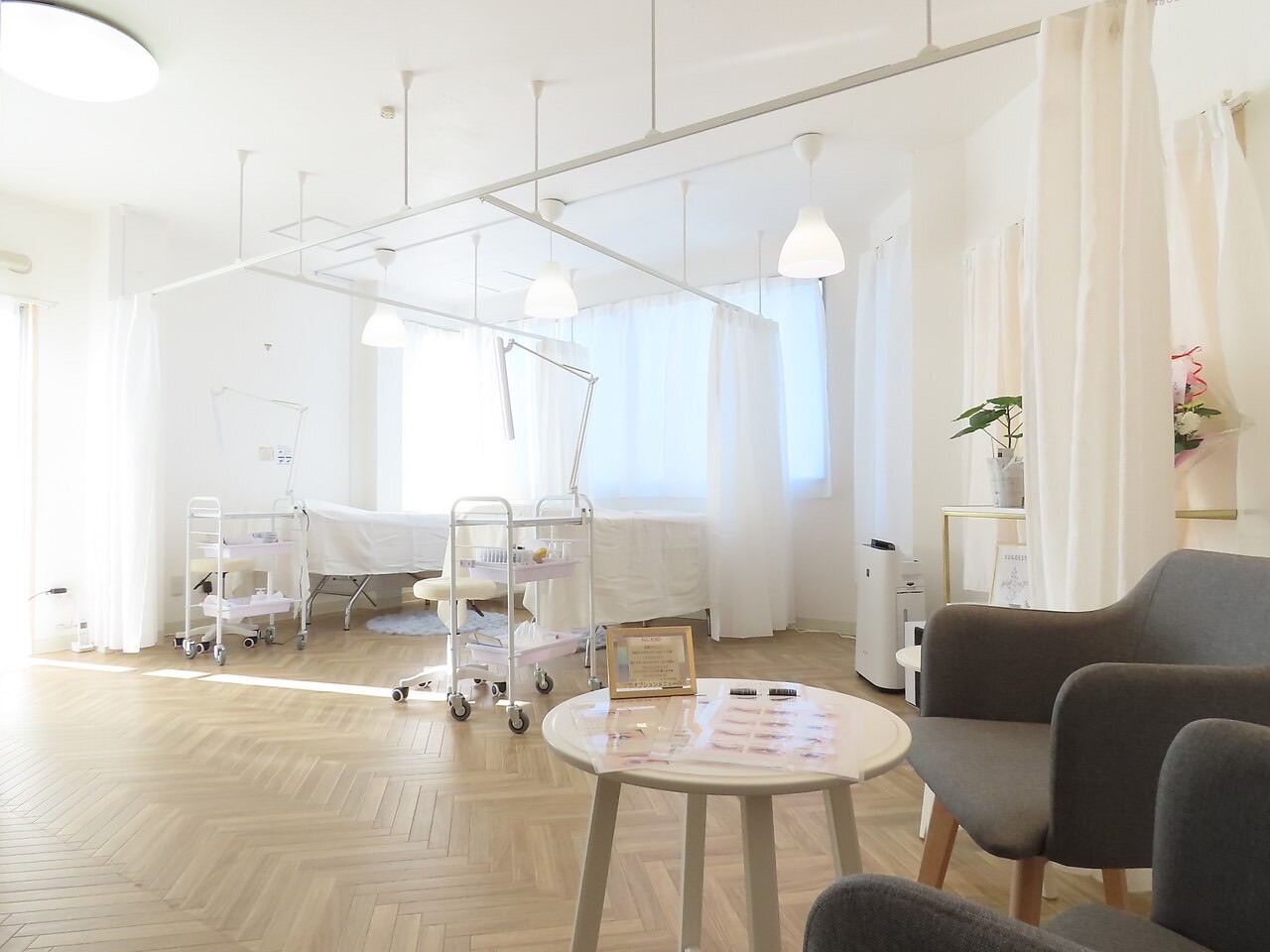 【西所沢駅】≪社会保険完備≫≪スタッフ第1の社風≫≪残業ほぼなし≫≪20時までに退勤可能≫≪フレックス制度あり≫≪豊富なインセンティブあり≫最新の美容技術のトレーニングを随時行っており、アイリストとして成長できる「eclat 西所沢店（エクラニシトコロザワテン）」アイリスト（まつげエクステ・まつげパーマ・アイブロウ）の求人☆☆