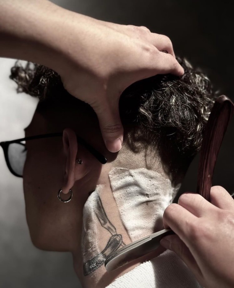 gentleman's barber CROWN