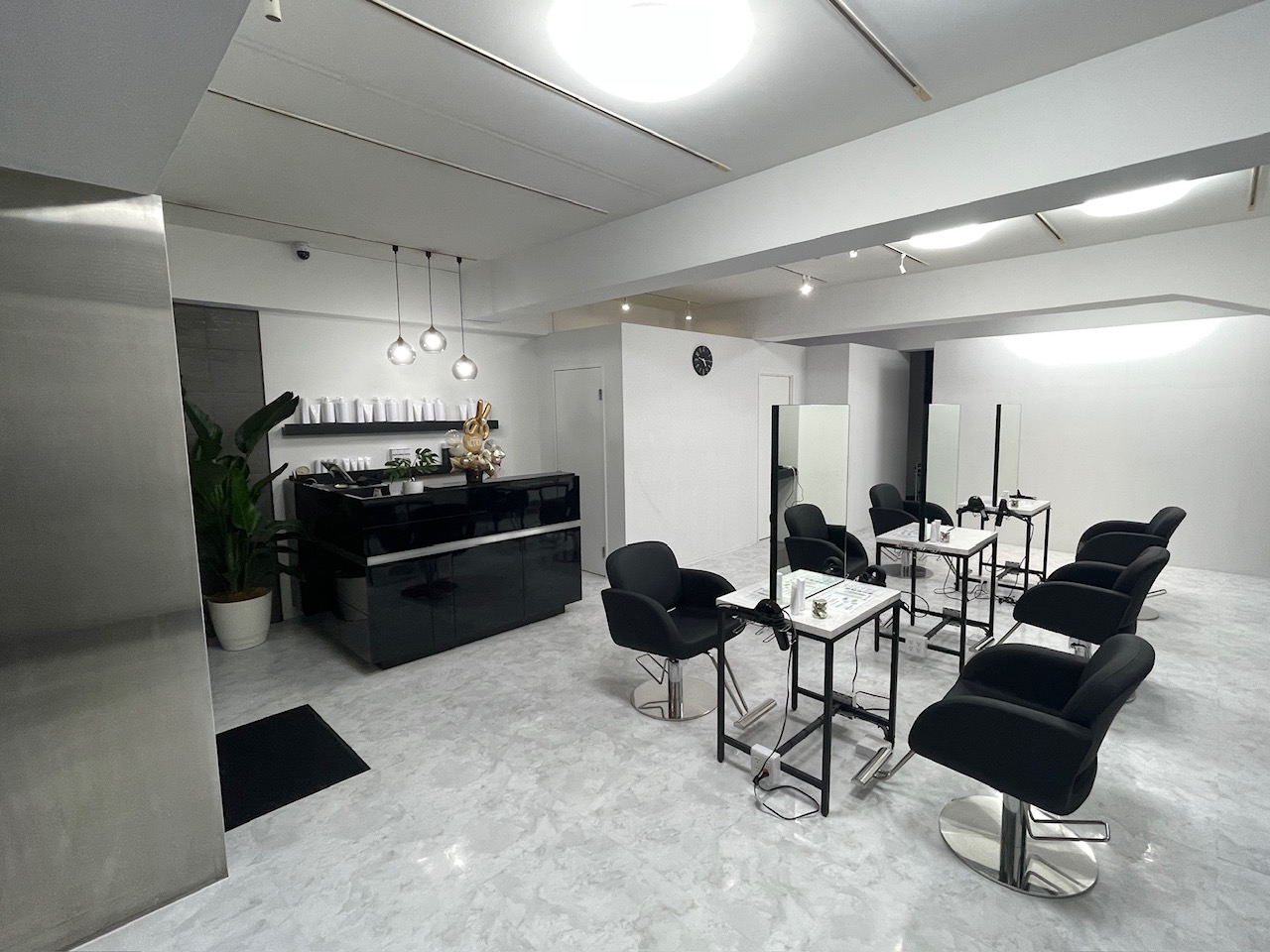 【心斎橋】≪完全週休2日制≫≪土日休み可能≫≪社会保険完備≫≪最短1年半でデビュー可能≫営業時間内に空いた時間があればレッスンも可能！平均客単価1万円以上の高単価サロン！20代のおしゃれ女性が多く来店する「ACTION 心斎橋店（アクションシンサイバシ）」からアシスタント（美容師）の求人☆★