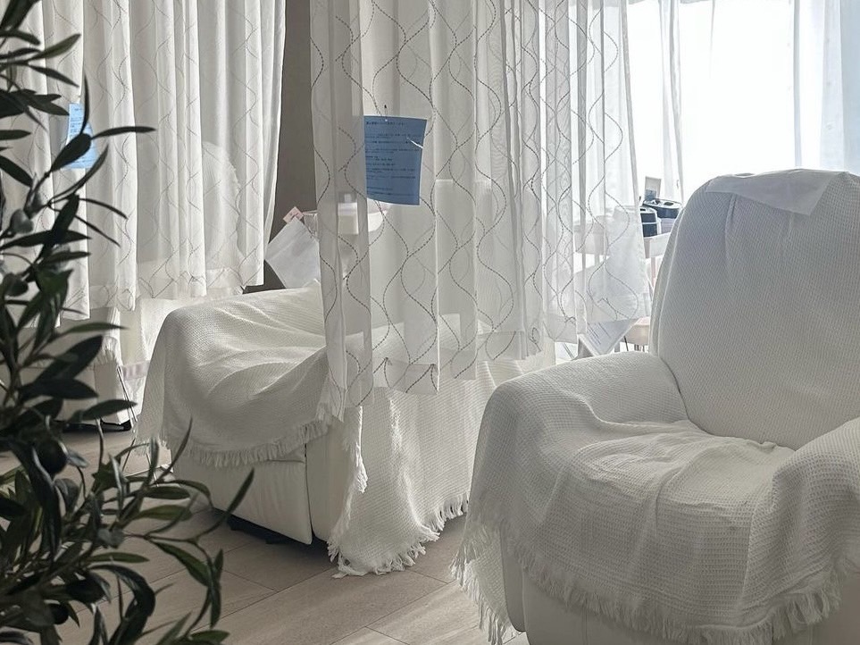 【六本木】≪完全週休2日制≫≪土日休みOK≫≪未経験・新卒生OK≫≪昇給あり≫≪美容代支給≫≪ネイル・髪色自由≫働きやすさ抜群のメンズアイブロウ専門店!勤務時間が短く、残業も一切ありません!早期デビューを目指したい方へもおすすめの「ルアン六本木店 本館(ルアンロッポンギテンホンカン)」からアイブロウリストの求人☆☆