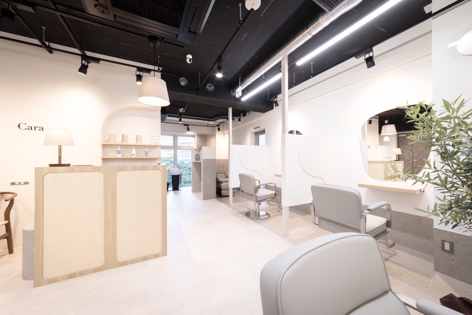 【天神南駅】≪月8~10日休み・土日祝のお休みOK・フレックスタイム制度あり・保証給あり・社会保険完備・高単価でマンツーマン接客・19時までに退勤可能・ママさんの応募も歓迎・SNS集客なし≫美容業界では珍しいフレックスタイム制度を導入!安心して働ける制度が充実!「Cara FUKUOKA(カラフクオカ)」からスタイリスト(美容師)の求人☆★☆