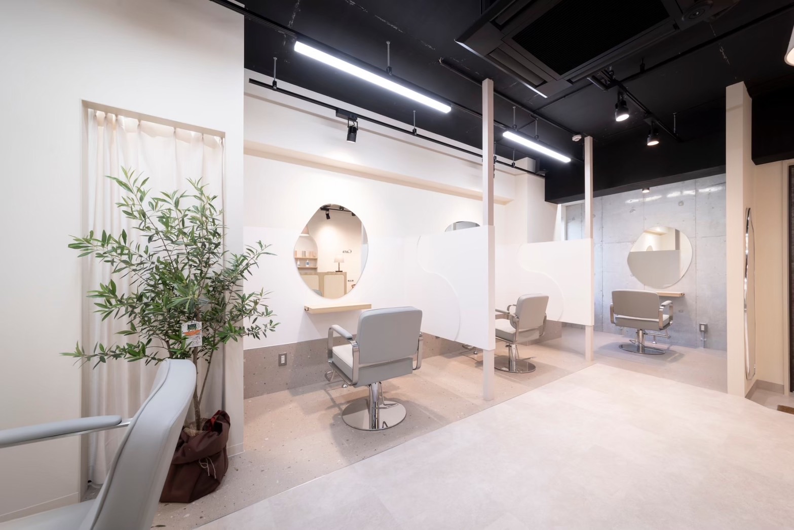 【天神南駅】≪月8~10日休み・土日祝のお休みOK・フレックスタイム制度あり・保証給あり・社会保険完備・高単価でマンツーマン接客・19時までに退勤可能・ママさんの応募も歓迎・SNS集客なし≫美容業界では珍しいフレックスタイム制度を導入!安心して働ける制度が充実!「Cara FUKUOKA(カラフクオカ)」からスタイリスト(美容師)の求人☆★☆