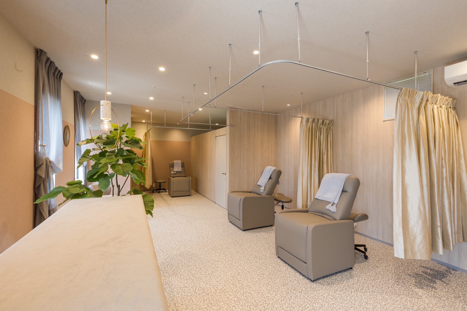 【紀伊駅】≪社会保険完備≫≪完全週休2日制≫≪土日休み月2回までOK≫≪髪色・ネイル自由≫≪ママさんの応募歓迎≫≪未経験OK≫仕事とプライベートを充実！充実した就業条件！「meQu eyelash salon（メクアイラッシュサロン）」からアイリスト（まつげエクステ・まつげパーマ・アイブロウ）の求人☆☆