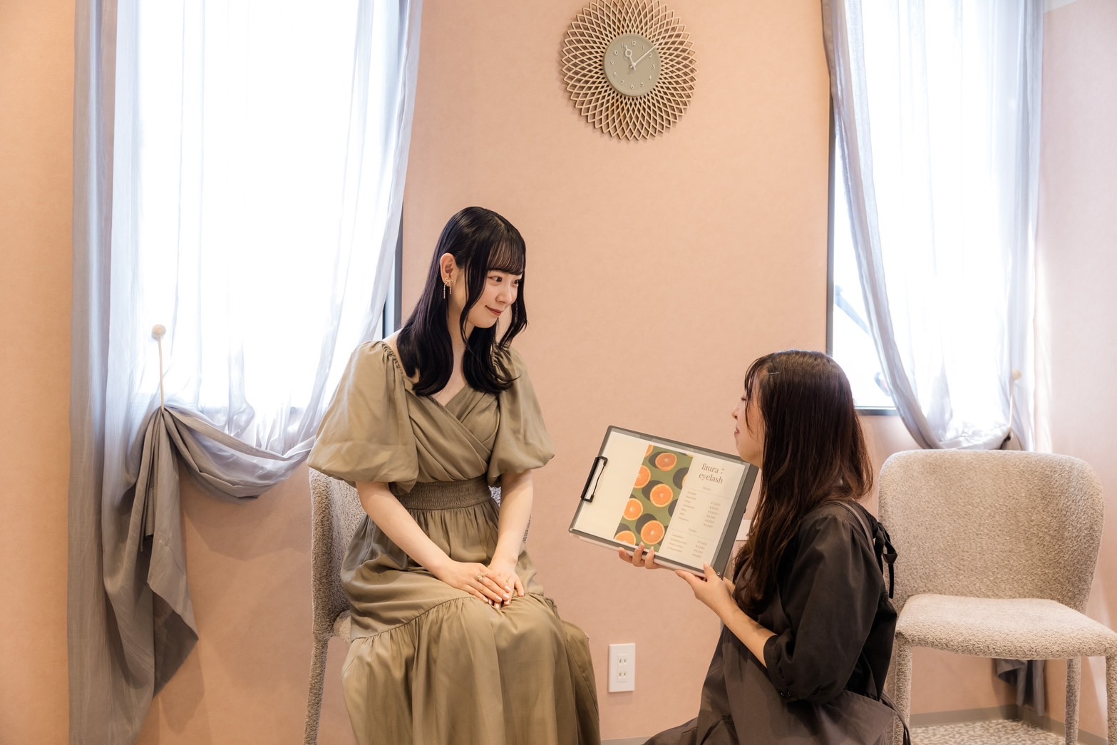 【紀伊駅】≪社会保険完備≫≪完全週休2日制≫≪土日休み月2回までOK≫≪髪色・ネイル自由≫≪ママさんの応募歓迎≫≪未経験OK≫仕事とプライベートを充実！充実した就業条件！「meQu eyelash salon（メクアイラッシュサロン）」からアイリスト（まつげエクステ・まつげパーマ・アイブロウ）の求人☆☆