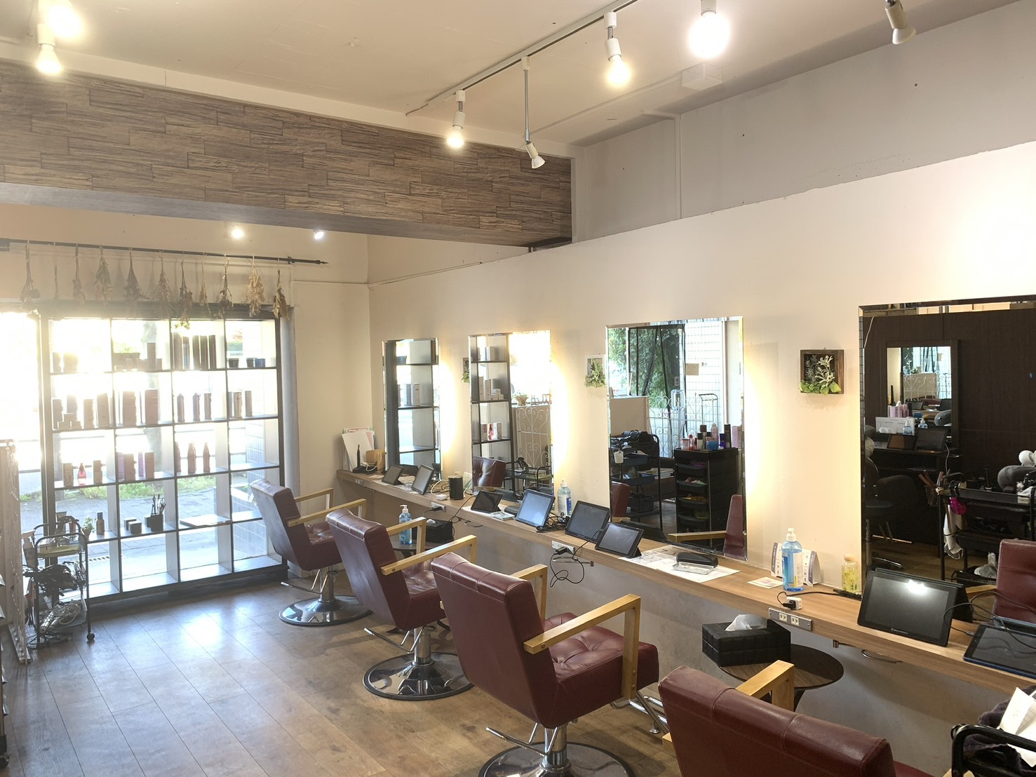 【町田駅】≪社会保険完備・完全週休2日制・土日休みOK・営業時間内レッスンOK≫個々のレベルに合わせた技術が学べます！仕事もプライベートも充実できる環境です！お客様1人ひとりに似合わせるヘアが得意な少人数制のプライベートサロン「Hair Creation Fan.（ヘアークリエーションファンドット）」からアシスタント（美容師）の求人☆★