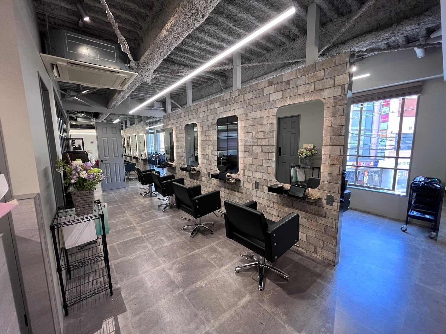 【町田駅】≪完全週休2日制・社会保険完備・土日休みOK・営業時間内レッスンOK≫個々のレベルに合わせた技術が学べます！仕事もプライベートも充実できる環境です！お客様1人ひとりに似合わせるヘアが得意な少人数制のプライベートサロン「Fan. ray（ファンドットレイ）」からアシスタント（美容師）の求人☆★