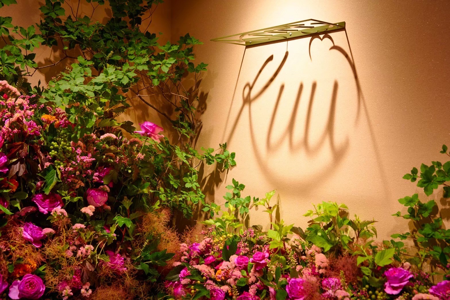 【大阪梅田】≪社会保険完備≫≪昇給あり≫≪未経験・新卒生OK≫≪高単価≫未経験でも安心して働ける教育環境と福利厚生が整っています！癒しの空間を提供しており、老若男女問わず海外の方からも高い評価を集めるサロンです。「HEAD SPA Kuu 大阪梅田店（ヘッドスパクウオオサカウメダテン）」からスパニスト（美容師）の求人☆☆