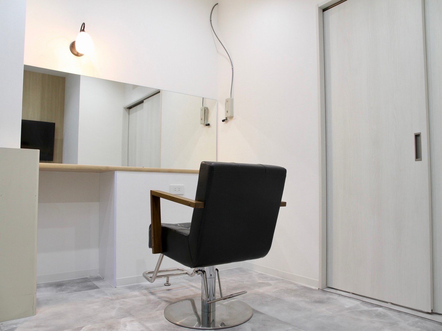 【関内】≪働き方選択可能≫≪自由出勤≫≪完全週休2日制≫≪土日休みOK≫≪高単価サロン≫保障給制と完全歩合制が選択可能！高単価のため、少ない顧客数でもしっかり稼げる環境！「re:Mago hair make（リマーゴヘアーメイク）」からスタイリスト（美容師）の求人☆★☆