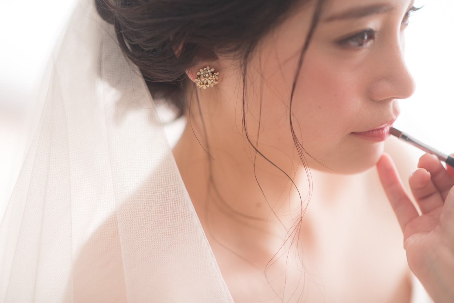 【福岡近郊】≪未経験・新卒生OK≫≪完全週休2日制≫≪社会保険完備≫≪実働8時間≫≪閑散期は土日休み取得可能≫≪有給休暇あり≫≪デビューまで1～2ヶ月≫年間1000件以上の式を手掛ける老舗企業でブライダルヘアメイクのお仕事をしませんか？未経験からでも、現場で活躍できる技術を身に付けられます！「ブライダルみちこ（ブライダルミチコ）」からブライダルヘアメイクの求人☆☆