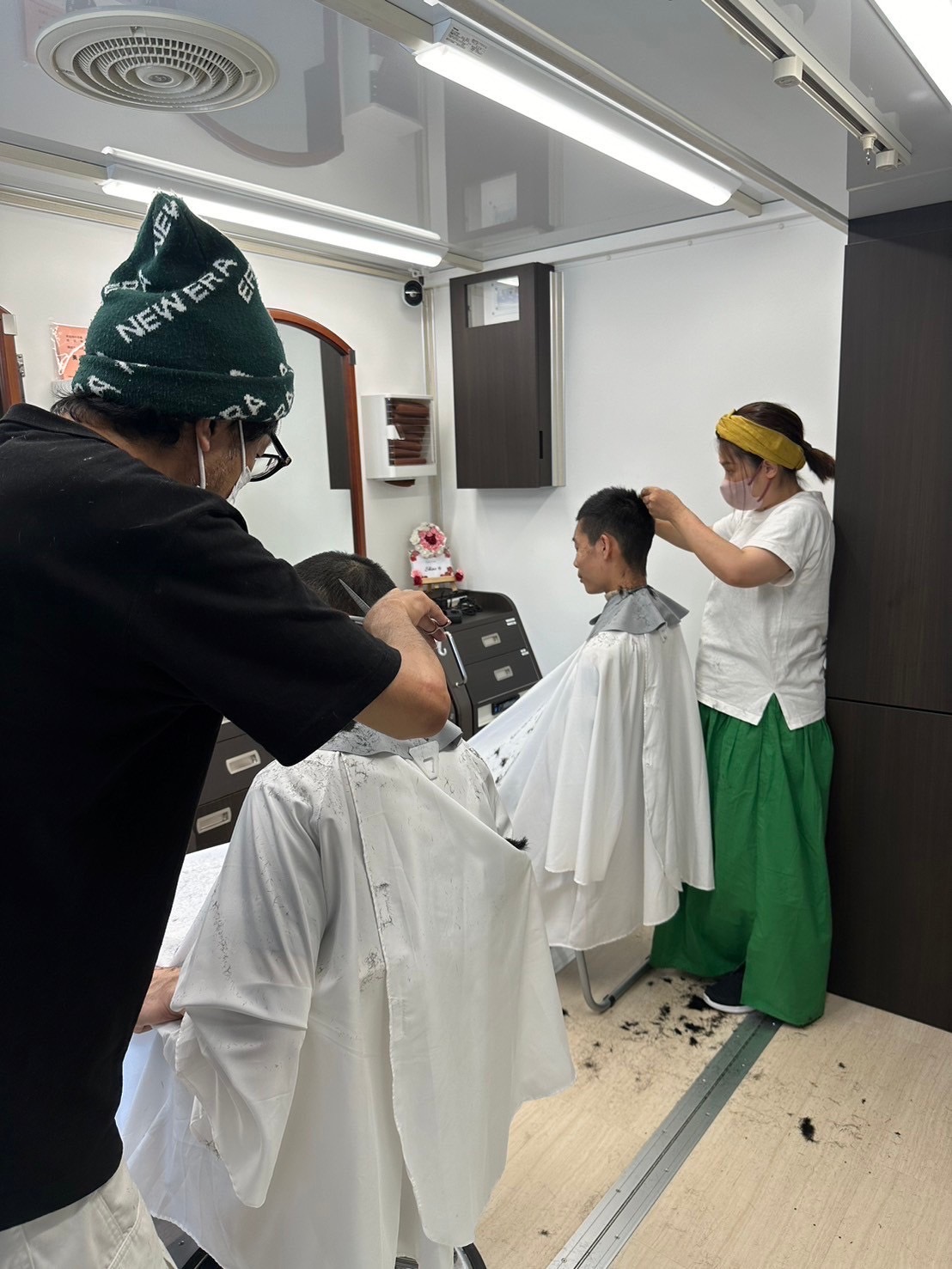 【西予市野村町】≪完全週休2日制≫≪日曜日定休≫≪有給休暇あり≫カット、カラー、パーマのみの移動美容室！福祉施設へ訪問しお客様を施術してもらいます。福祉美容、訪問美容に興味がある方にお勧め！「Hair Salon Shino（ヘアーサロンシノ）」からスタイリスト（美容師）の求人★☆