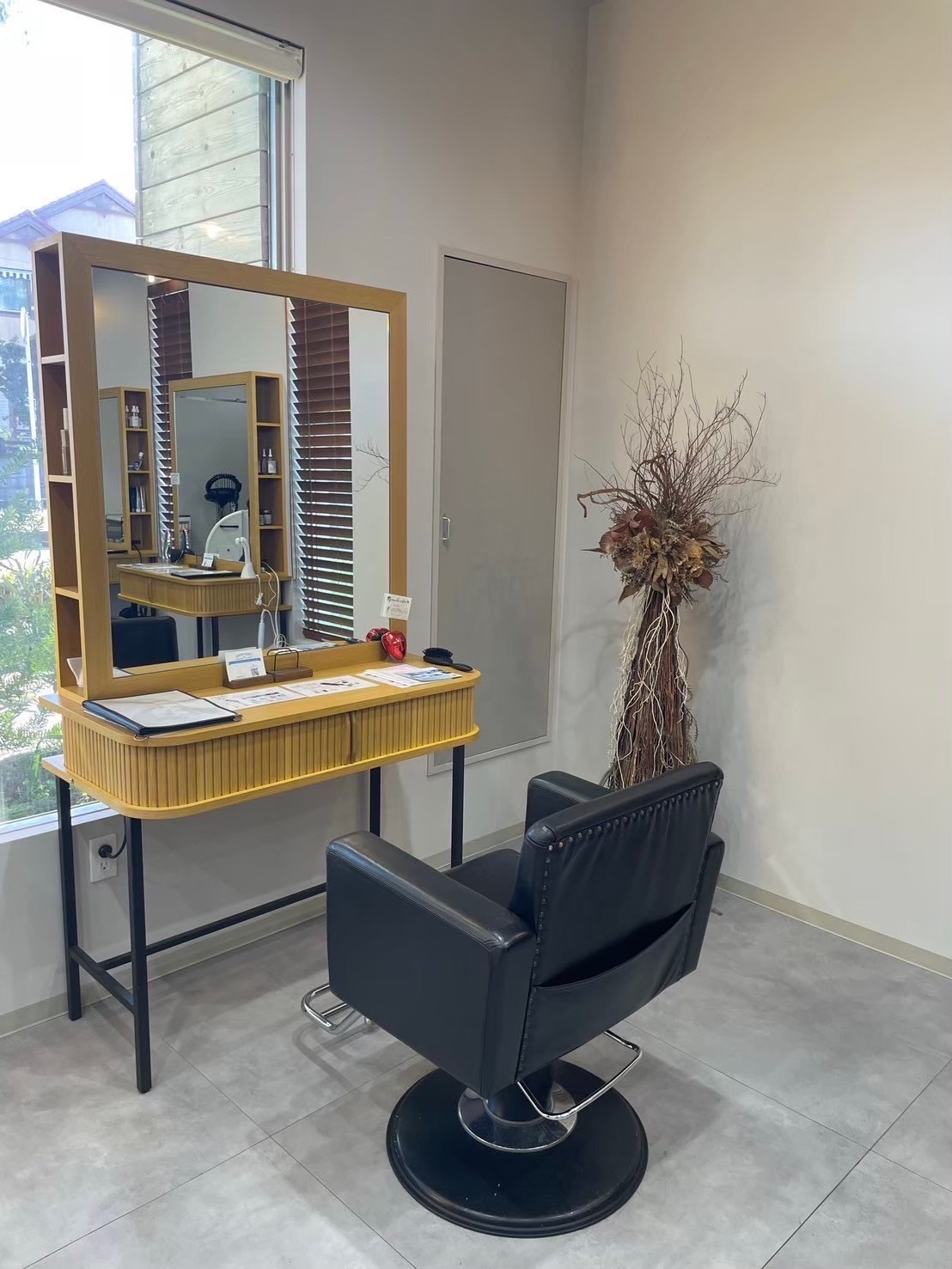 【印西牧の原】≪週1日~、16時までの勤務OK・産休育休実績あり・土日祝休みOK・社会保険完備・推し活OK・営業時間18時まで≫充実の福利厚生で長く働ける体制です!地域密着型で幅広い年代のお客様に多くご来店されている高単価サロン「lei marichi ray(マリーチレイ)」からスタイリスト(美容師)の求人☆★