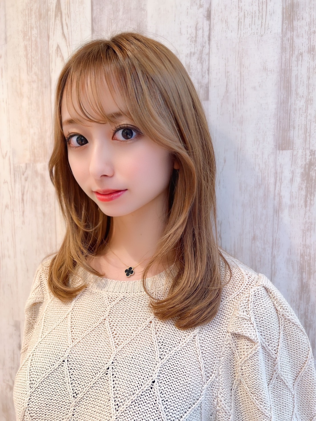 【恵比寿】≪完全週休2日≫≪朝礼や終礼は一切なし！≫≪土日休みOK≫≪営業時間内レッスン可能≫残業や堅苦しい決まりはありません！スタッフの労働環境を一番に考えるサロンです。丁寧なカウンセリング＆こだわりのカット＆厳選した薬剤でお客様も自分自信も綺麗へ導くサロン「monaco （モナコ）」からアシスタント（美容師）の求人☆☆