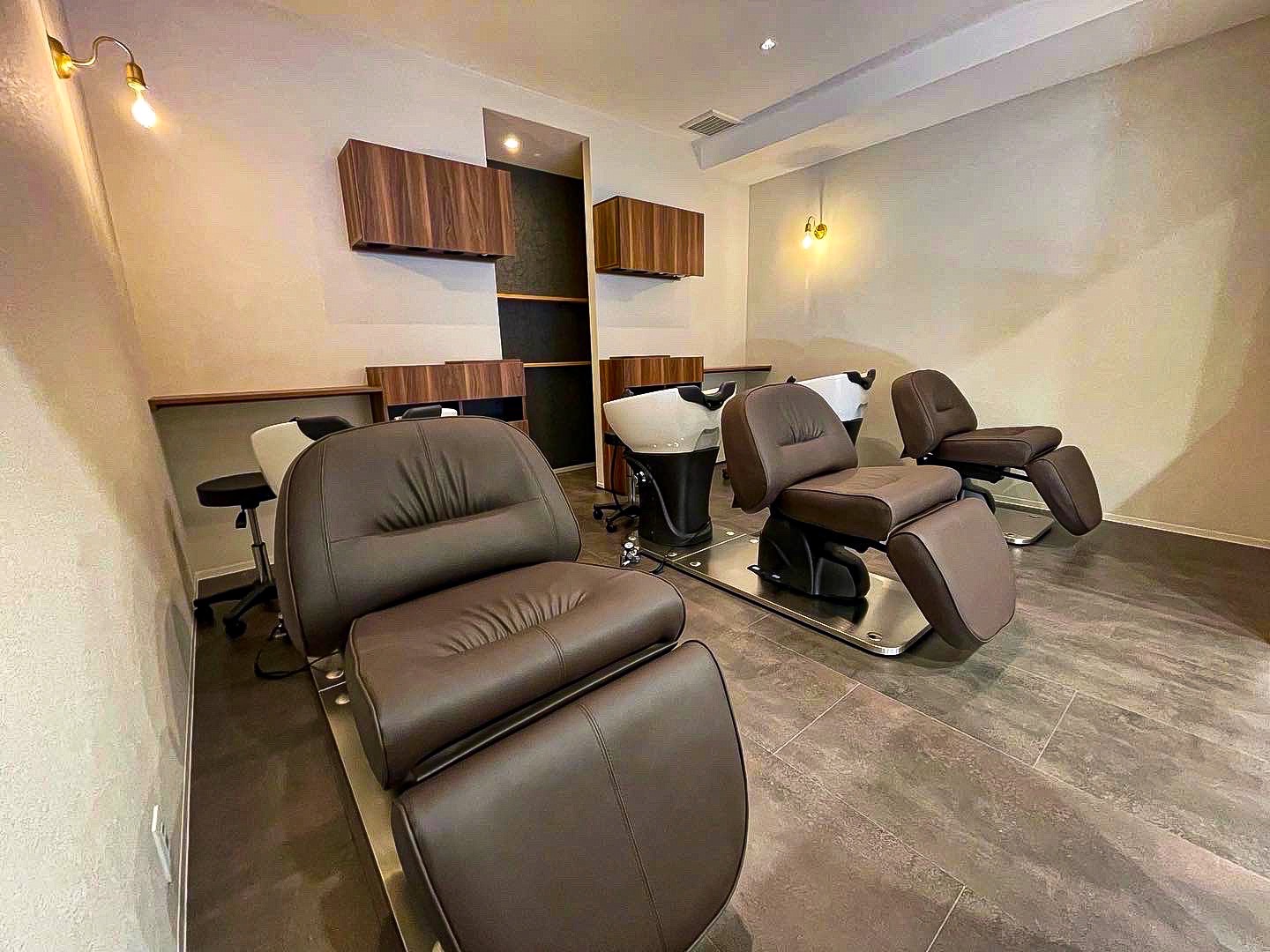 【宇多津】≪社会保険完備≫≪月8日休み・土日休み月1回までOK≫≪デビューまで2年≫≪営業中レッスンOK≫≪ママさんの応募歓迎≫カリキュラムを用いた、充実の研修制度あり!「blanco Elua宇多津店(ブランコエルアウタヅテン)」からアシスタント(美容師)の求人★☆