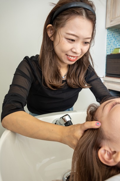 【総社駅】≪毎週日曜,祝日休み・完全週休二日制・子育て中の美容師さん大歓迎・営業時間17時まで・平均年10.5日の有給消化・社会保険完備≫子育てと美容師のお仕事を両立できるヘアサロン「KAMAL spa RATU(カマルスパラトゥー)」からスタイリスト(美容師)の求人☆★