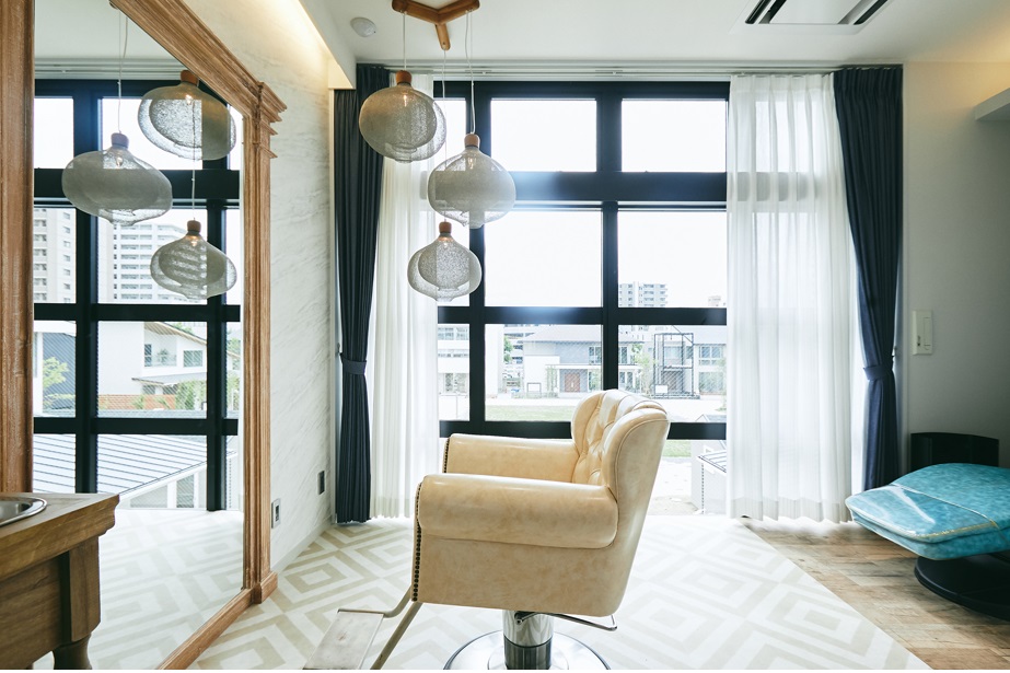 【北長瀬】≪月休9日・平均年10.5日の有給消化・高月給スタート・社会保険完備・営業中のレッスンOK≫お客様一人ひとりにしっかり向き合いながら接客ができるヘアサロン「farfara（ファルファラ）」からアシスタント（美容師）の求人☆★