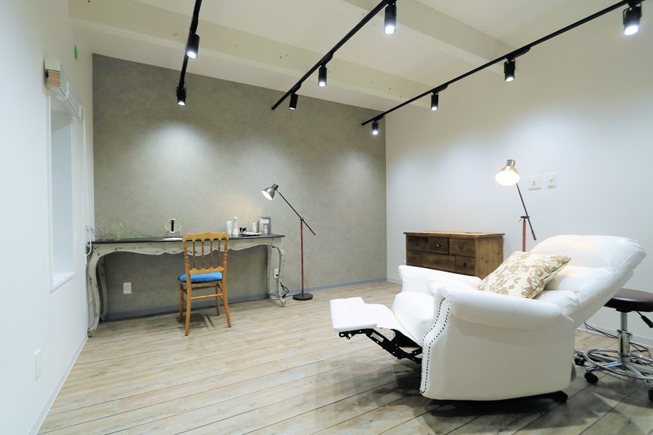 【備中高松駅】≪高月給スタート・月休9日・平均年10.5日の有給消化・社会保険完備・入客チャンスあり≫お客様一人ひとりにしっかり向き合いながら接客ができるヘアサロン「obje’t ciel（オブジェシエル）」からスタイリスト（美容師）の求人☆★