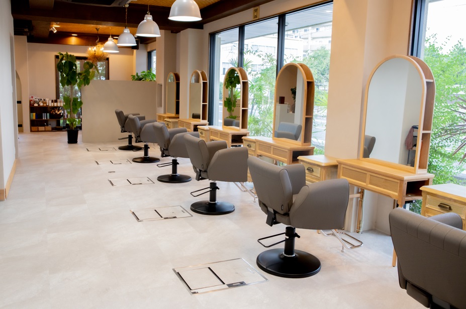 【総社駅】≪毎週日曜,祝日休み・完全週休二日制・子育て中の美容師さん大歓迎・営業時間17時まで・平均年10.5日の有給消化・社会保険完備≫子育てと美容師のお仕事を両立できるヘアサロン「KAMAL spa RATU(カマルスパラトゥー)」からスタイリスト(美容師)の求人☆★