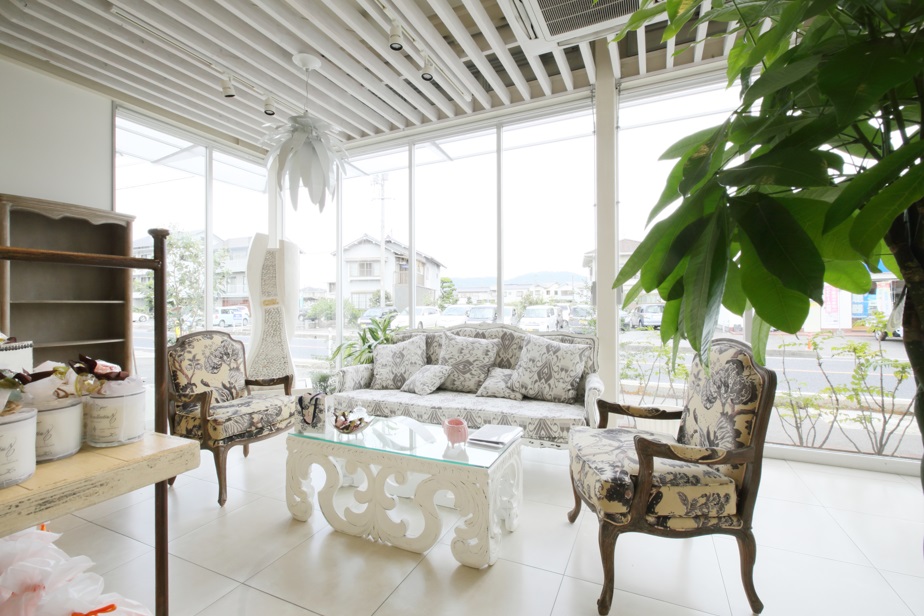 【備中高松駅】≪高月給スタート・月休9日・平均年10.5日の有給消化・社会保険完備・入客チャンスあり≫お客様一人ひとりにしっかり向き合いながら接客ができるヘアサロン「obje’t ciel（オブジェシエル）」からスタイリスト（美容師）の求人☆★