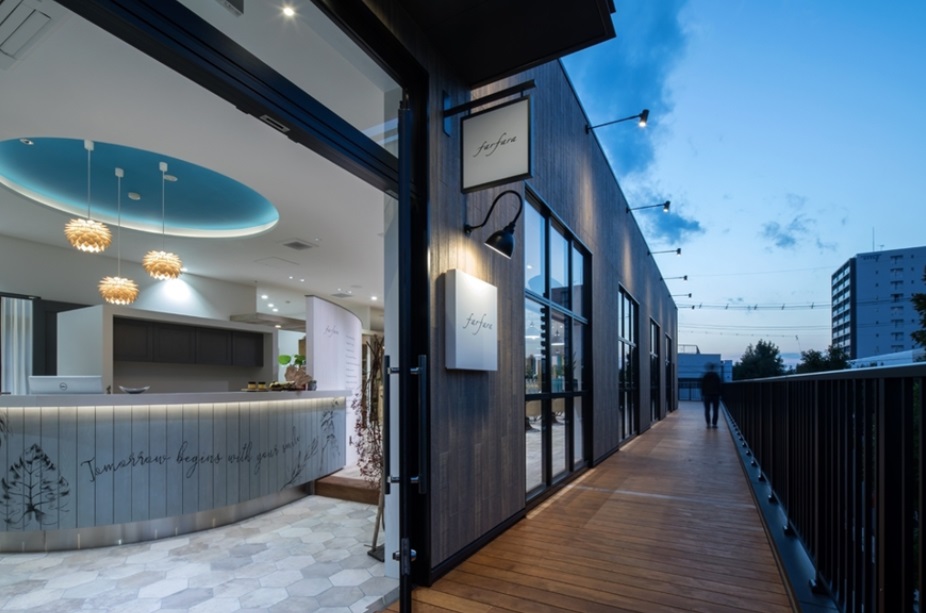 【北長瀬】≪月休9日・平均年10.5日の有給消化・高月給スタート・社会保険完備・営業中のレッスンOK≫お客様一人ひとりにしっかり向き合いながら接客ができるヘアサロン「farfara（ファルファラ）」からアシスタント（美容師）の求人☆★