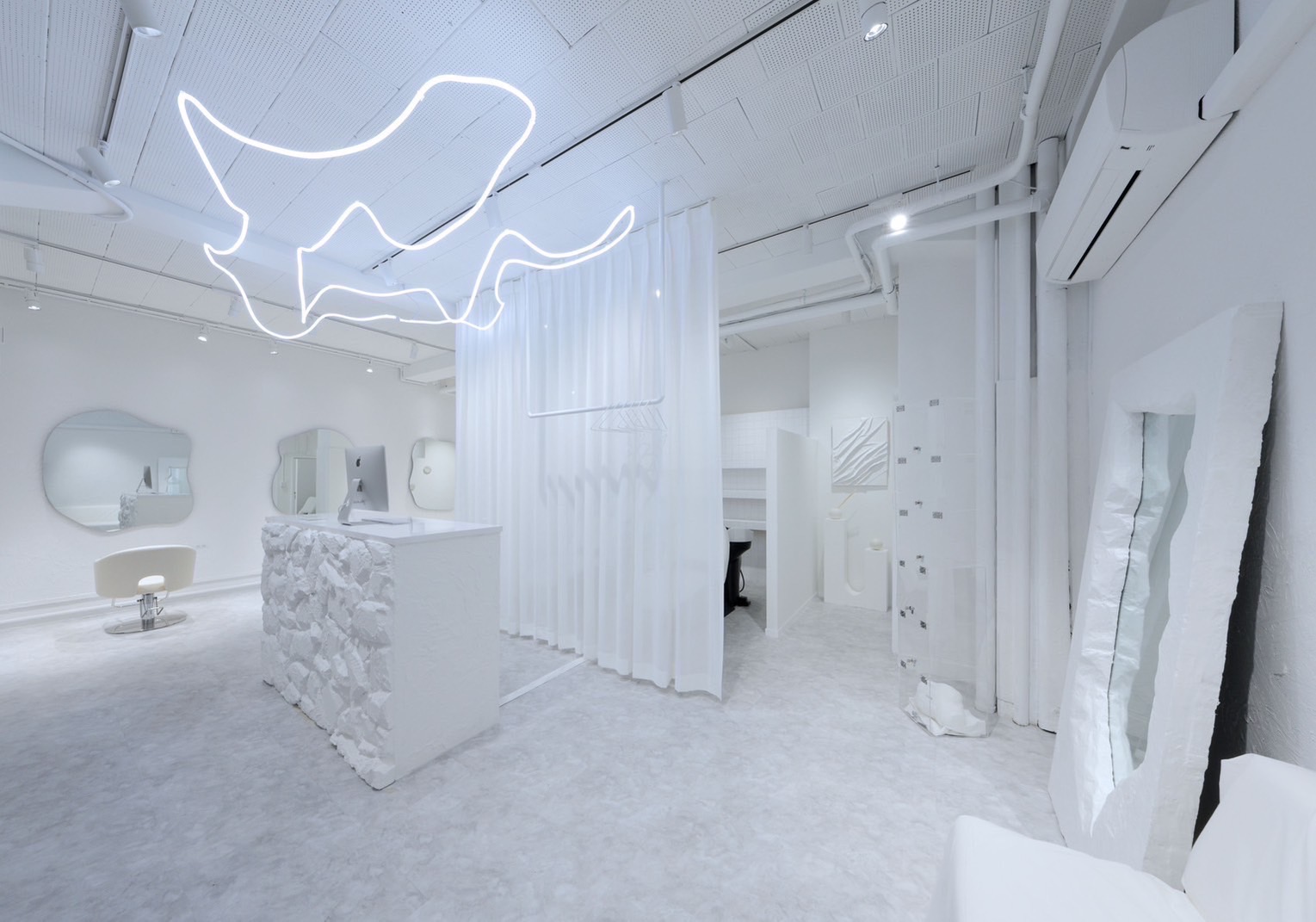 【名古屋駅】人間関係の悩みがなく、高報酬・時間が自由・人間関係が最高な環境を求めているスタイリスト募集!縮毛矯正と髪質改善に特化したサロンなので、強みを活かせます!客単価が高いため、マンツーマン入客でも売上をたてることが可能!「scene(シーン)」からスタイリスト(美容師)の求人★☆